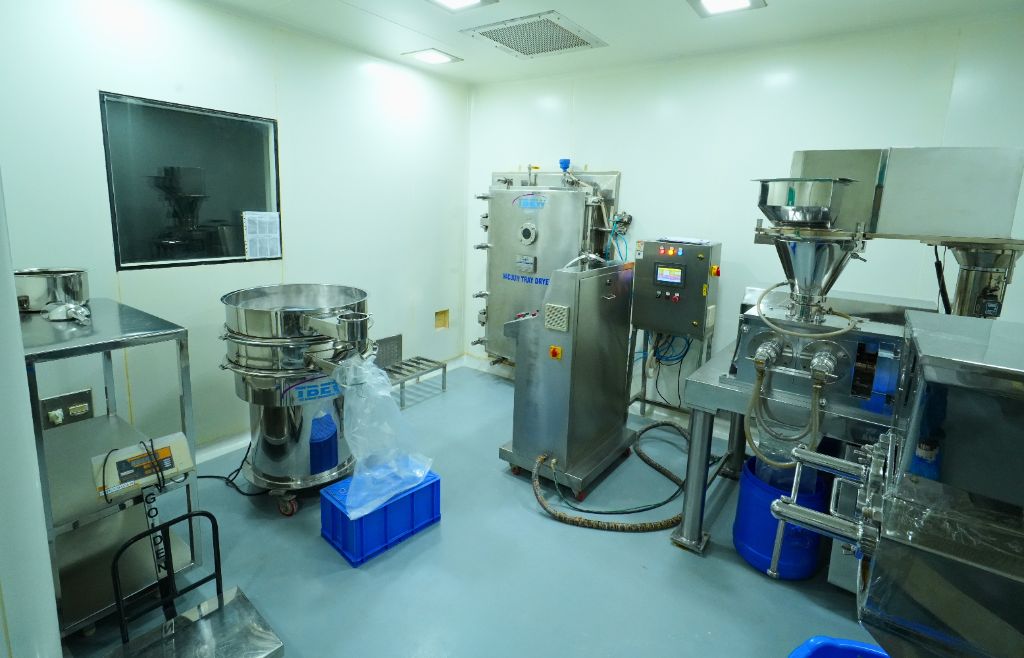 Sarvear pharmaceutical manufacturing plant floor — contract manufacturing in India